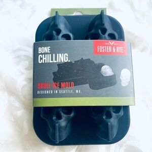 NWT Foster & Rye Skull Ice Molds (4) – Silicone Ice Trays 🧊💀 Halloween